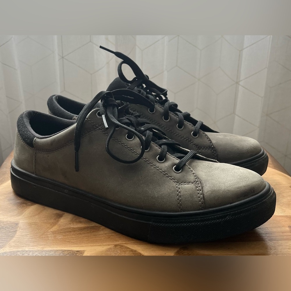 UGG Men’s Leather Low-Top Sneakers Size 10 | Grey Nubuck